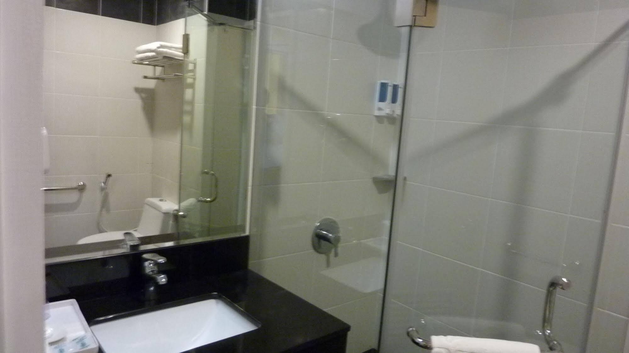 Nova Kuching Hotel 外观 照片
