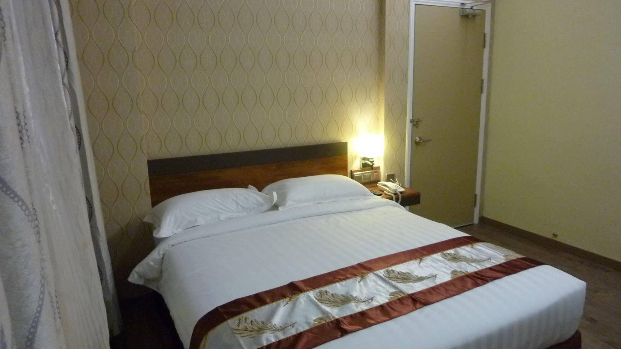 Nova Kuching Hotel 外观 照片